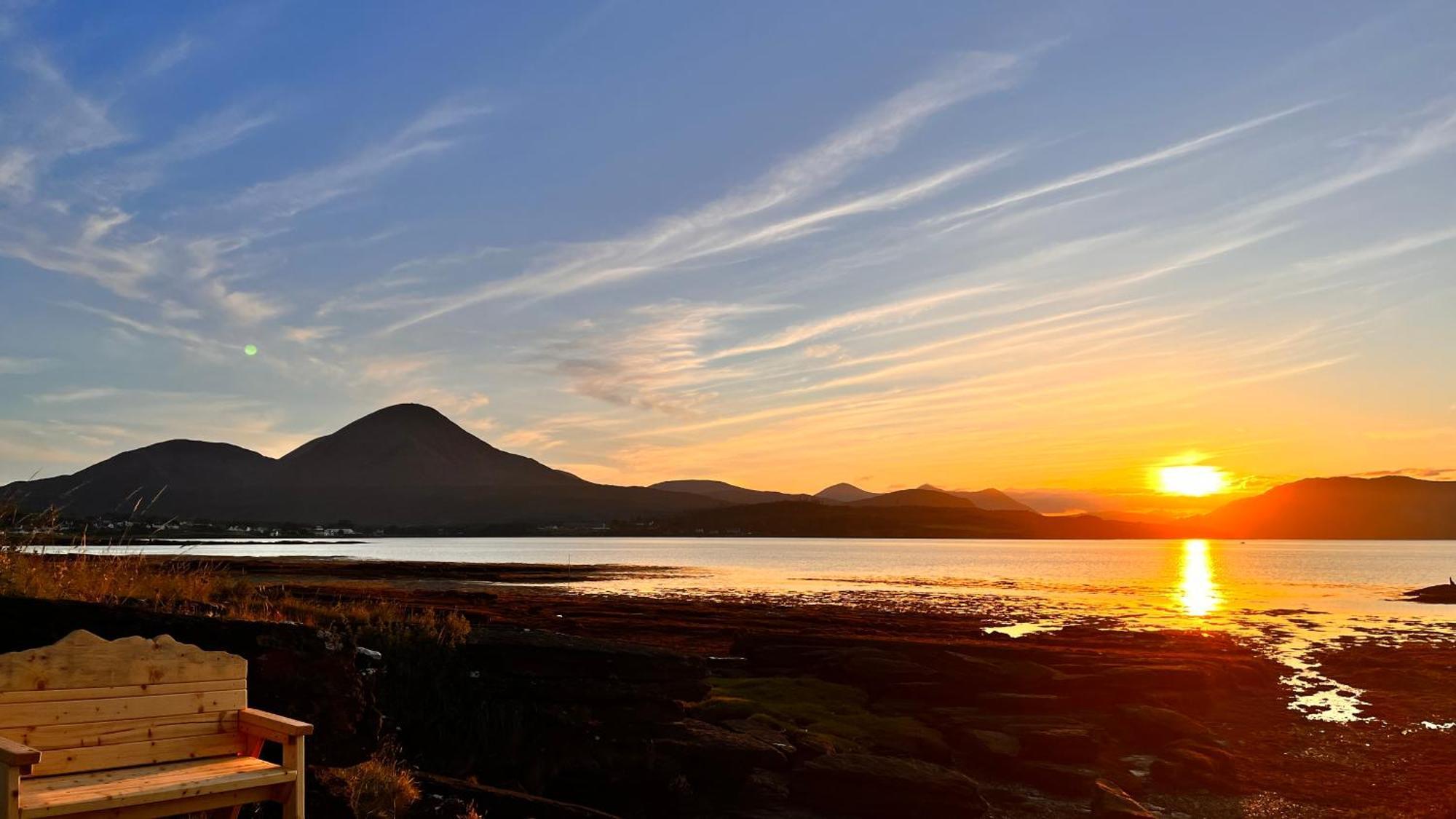 Carnmhor, Isle Of Skye - Stunning 242 Year Old Cottage On Its Own Sea Shore! Breakish Exterior photo