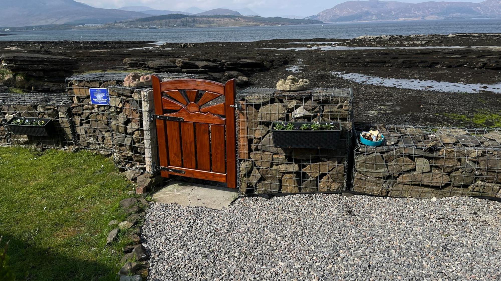 Carnmhor, Isle Of Skye - Stunning 242 Year Old Cottage On Its Own Sea Shore! Breakish Exterior photo
